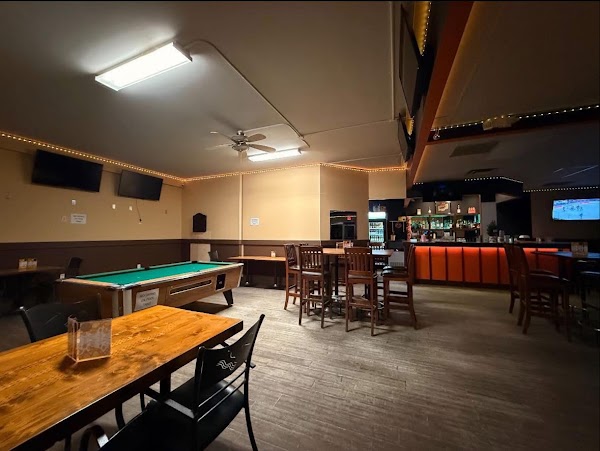 B.J’s Pub