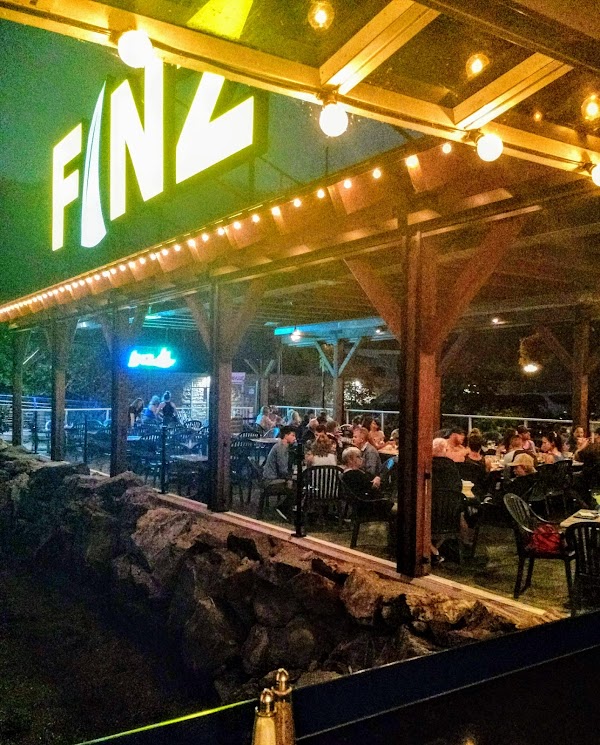 Finz Resort / Finz Bar & Grill / Cafe